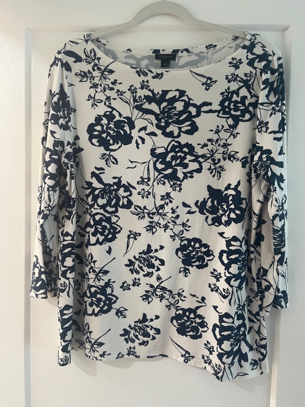 Ann Taylor Navy and White Floral Scoop Neck Long Sleeve Top